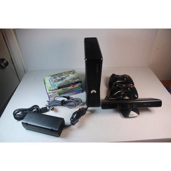 Microsoft Xbox 360 250GB Console Bundle w/ 2 Controllers, kinect, 5 games - Picture 1 of 11